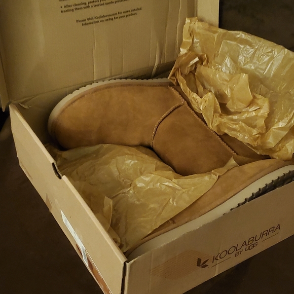NWT UGG Short Boot - Picture 6 of 6